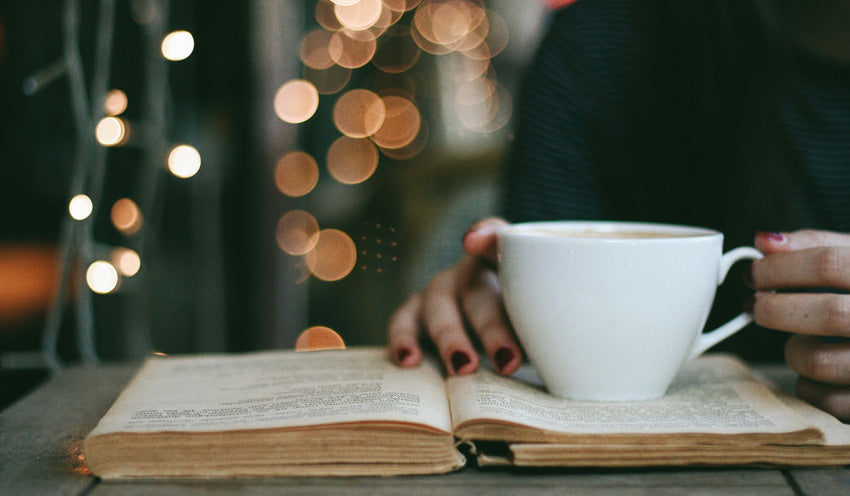 Читання на ніч — затишний і корисний ритуал.